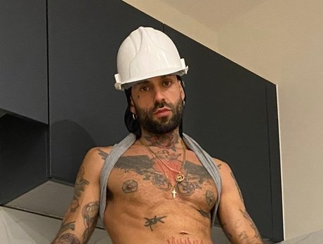 Foto di nudo di fuga di OnlyFans di Axel Canon