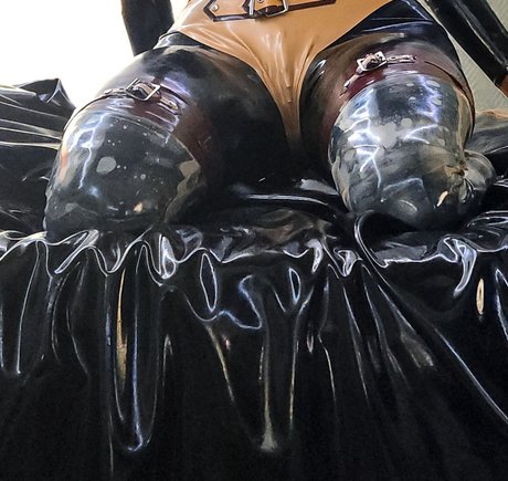 Naken lekkede OnlyFans-bilde av Ariana Cat42