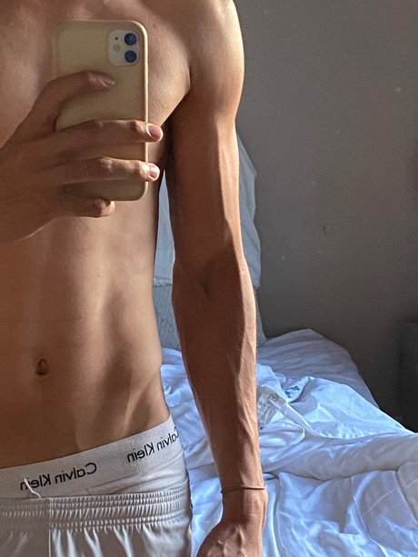 Naken lekkede OnlyFans-bilde av Martin