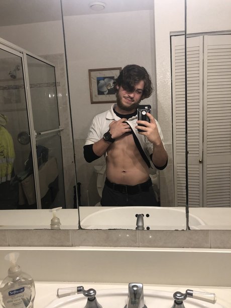 Nacktes geleaktes OnlyFans-Foto von John Marshall