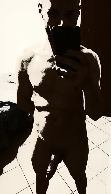 Nahá fotka uniklých OnlyFans od Mario