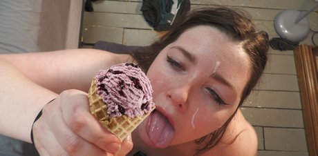 Naken läckt OnlyFans-bild av Ash