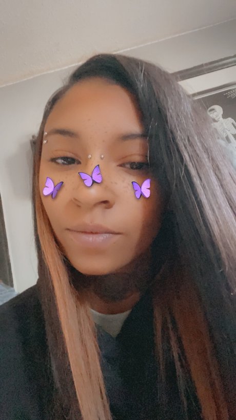 Nahá fotka uniklých OnlyFans od Angie Love