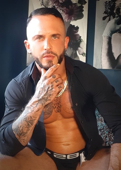 Nahá fotka uniklých OnlyFans od Brandon Bangs
