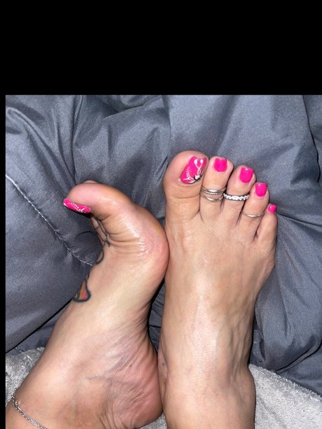 Naken lekkede OnlyFans-bilde av Beauti Feet