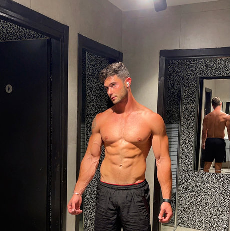 Photo nue de fuite OnlyFans de Master Apex