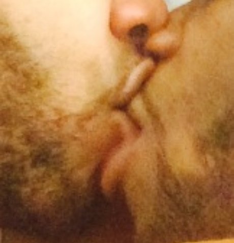 Nacktes geleaktes OnlyFans-Foto von Married Geminis