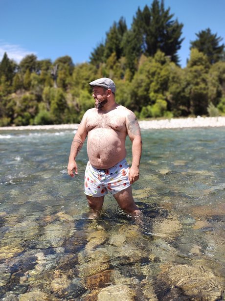 Naakte gelekte OnlyFans-foto van Leo