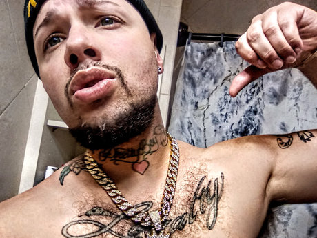 Nacktes geleaktes OnlyFans-Foto von Blatinodaddyangel