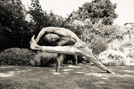 Naken lekkede OnlyFans-bilde av Mensnudeyogauk