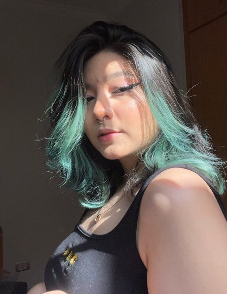 Alasti lekkinud OnlyFans-i pilt Tayhuhu