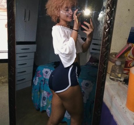 Обнаженная фотография утечки OnlyFans от Stherx Monteiro