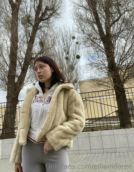 Naakte gelekte OnlyFans-foto van Elliemooree