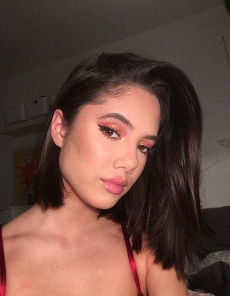 Alasti lekkinud OnlyFans-i pilt Saoirse Alicia Behzadi