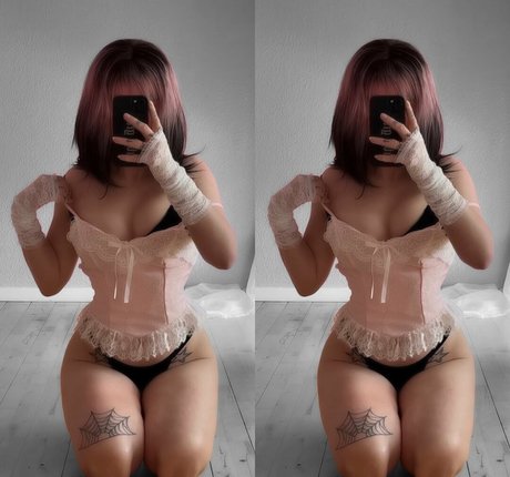 Alasti lekkinud OnlyFans-i pilt Softbunnyrae