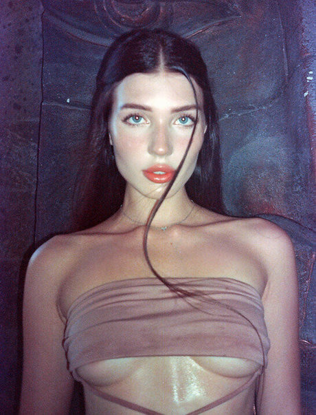 Naken lekkede OnlyFans-bilde av Alina Enero