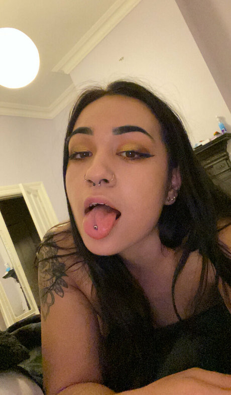 Alasti lekkinud OnlyFans-i pilt Ariquxeen