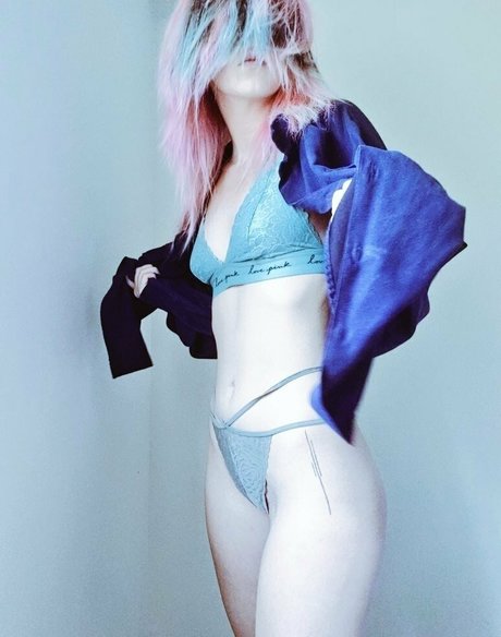 Обнаженная фотография утечки OnlyFans от Deadpagen