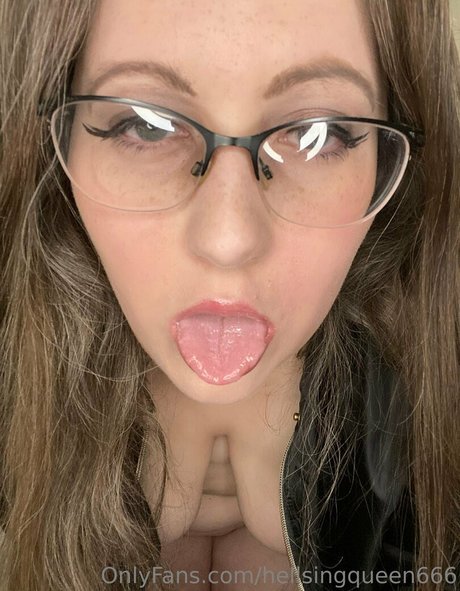 Foto desnuda filtrada de OnlyFans de Hellsingqueen666