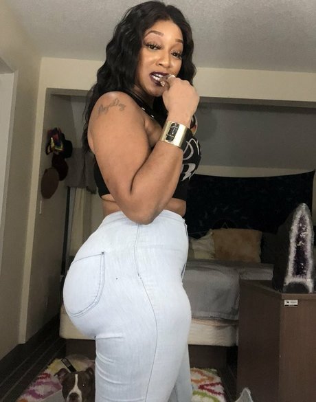 Naakte gelekte OnlyFans-foto van Candie Foxx