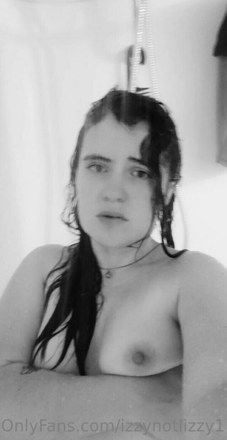 Обнаженная фотография утечки OnlyFans от Izzynotlizzy1