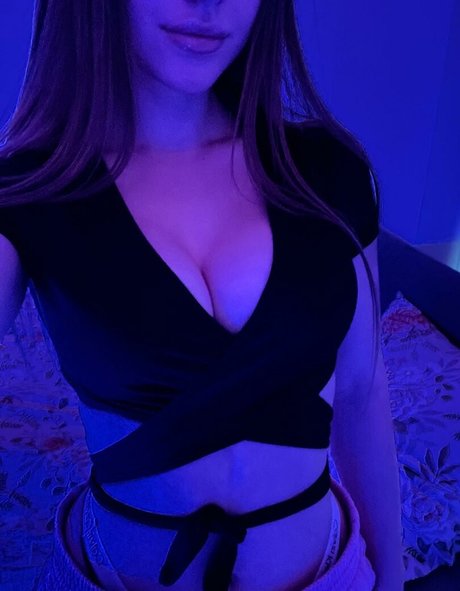 Обнаженная фотография утечки OnlyFans от Mia Brown