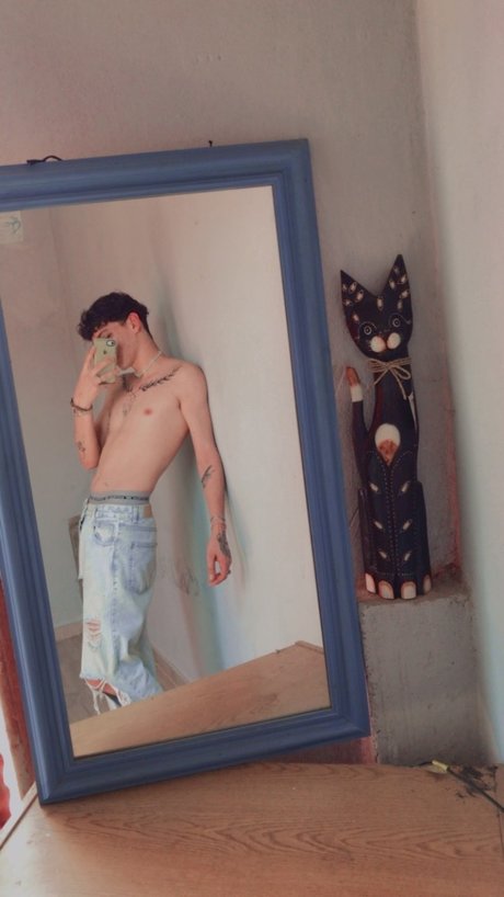 Alasti lekkinud OnlyFans-i pilt Sesshomaru