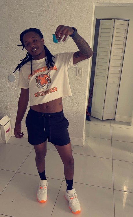 Nacktes geleaktes OnlyFans-Foto von Micah Cruz