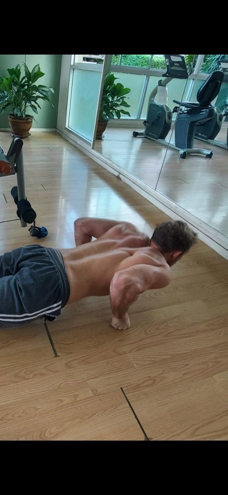 Foto di nudo di fuga di OnlyFans di Ben Ahbramar