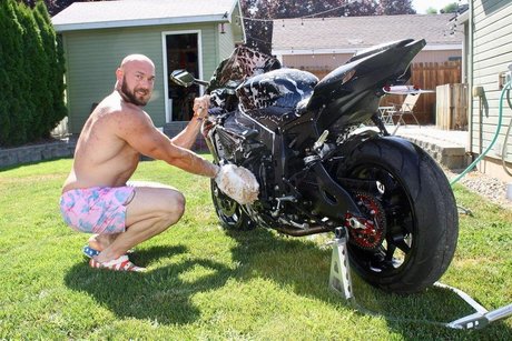 Naken läckt OnlyFans-bild av Ben Arnold