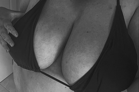 Naken lekkede OnlyFans-bilde av Bbwbrattysub