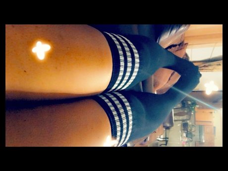 Naken lekkede OnlyFans-bilde av Mila Venus