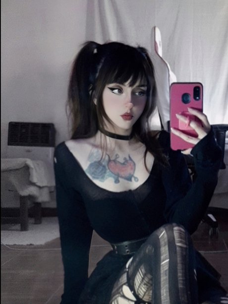 Обнаженная фотография утечки OnlyFans от Mila Robinson