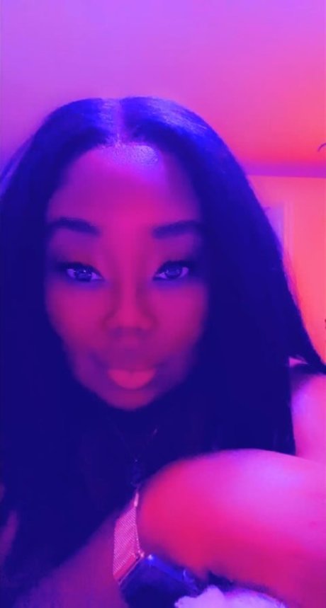 Naken läckt OnlyFans-bild av Mystical Mistress Mila