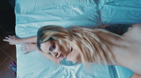 Nahá fotka uniklých OnlyFans od Miku