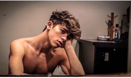 Nacktes geleaktes OnlyFans-Foto von Mikey 