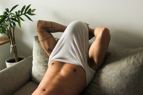 Naken lekkede OnlyFans-bilde av Jong Master 