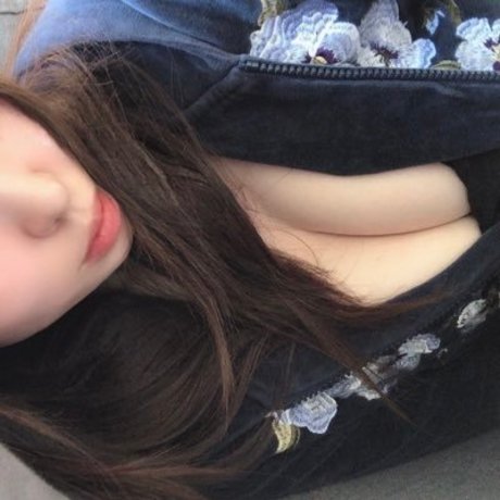 Naken lekkede OnlyFans-bilde av Renchannel