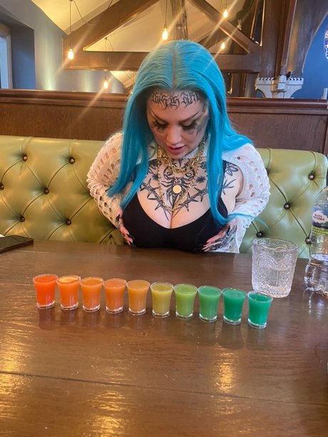 Alasti lekkinud OnlyFans-i pilt Candii