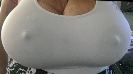 Naken lekkede OnlyFans-bilde av Miya James