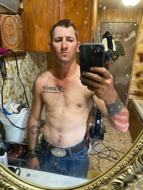 Foto di nudo di fuga di OnlyFans di Richard Alexander