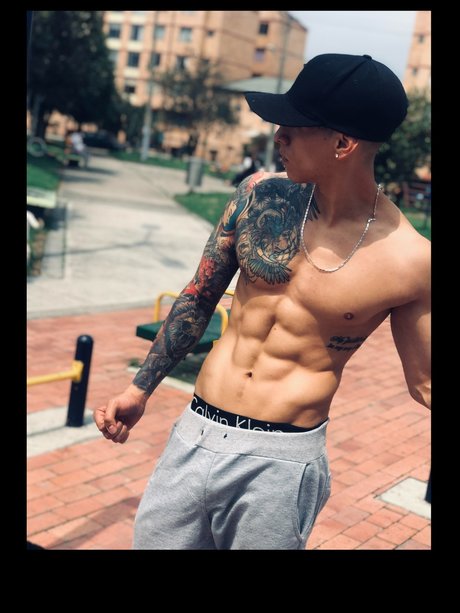 Foto di nudo di fuga di OnlyFans di Cesarmartinez95