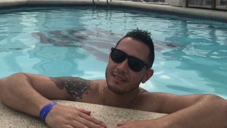 Naken läckt OnlyFans-bild av Andres Madrid