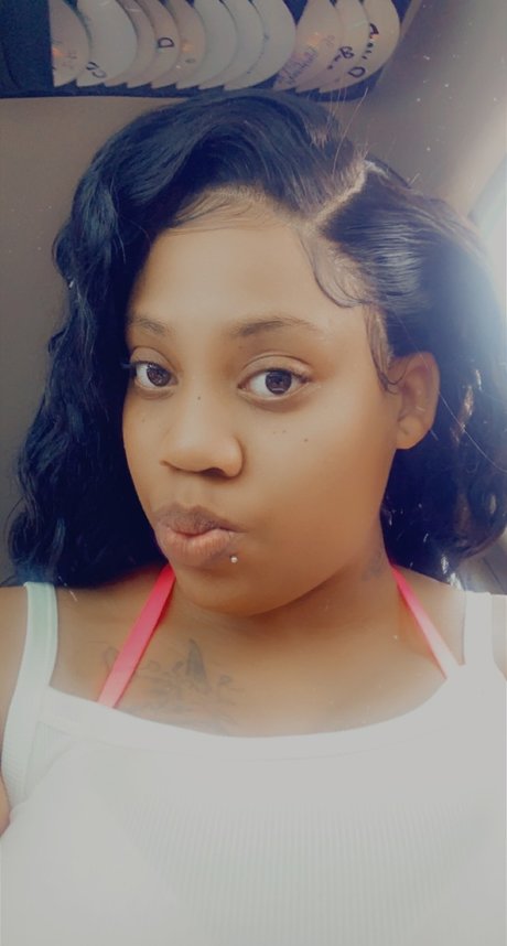 Alasti lekkinud OnlyFans-i pilt Carmen