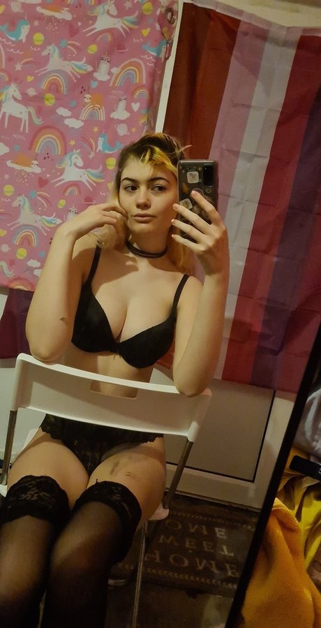 Nahá fotka uniklých OnlyFans od Skye Clulee