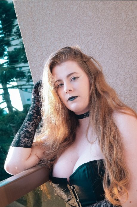 Alasti lekkinud OnlyFans-i pilt Clare