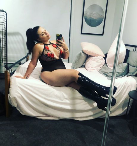 Nahá fotka uniklých OnlyFans od Miss Bambi