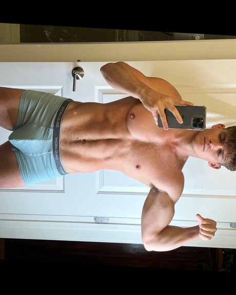 Обнаженная фотография утечки OnlyFans от Jackson Riggs