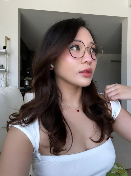 Nacktes geleaktes OnlyFans-Foto von Jasmine Grey