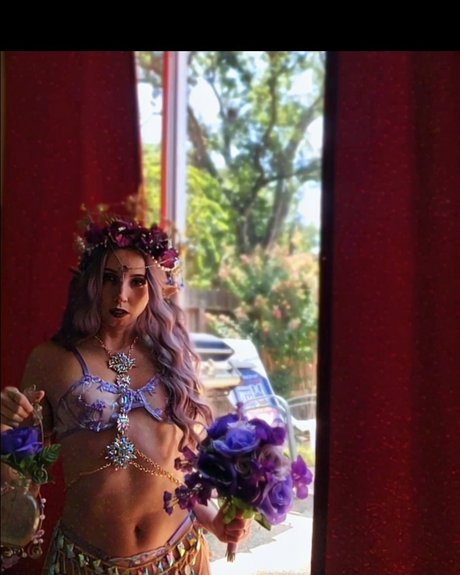 Alasti lekkinud OnlyFans-i pilt Miss Swoonfeather